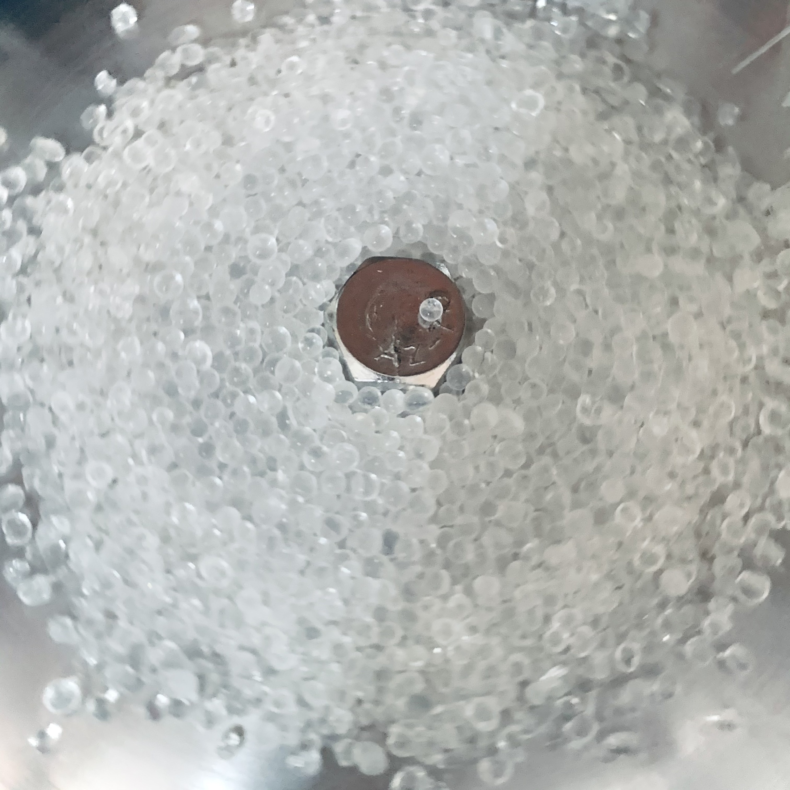 Hạt hút ẩm Silica gel trắng đưa vào đóng gói Hạt hút ẩm Silica gel trắng đưa vào đóng gói