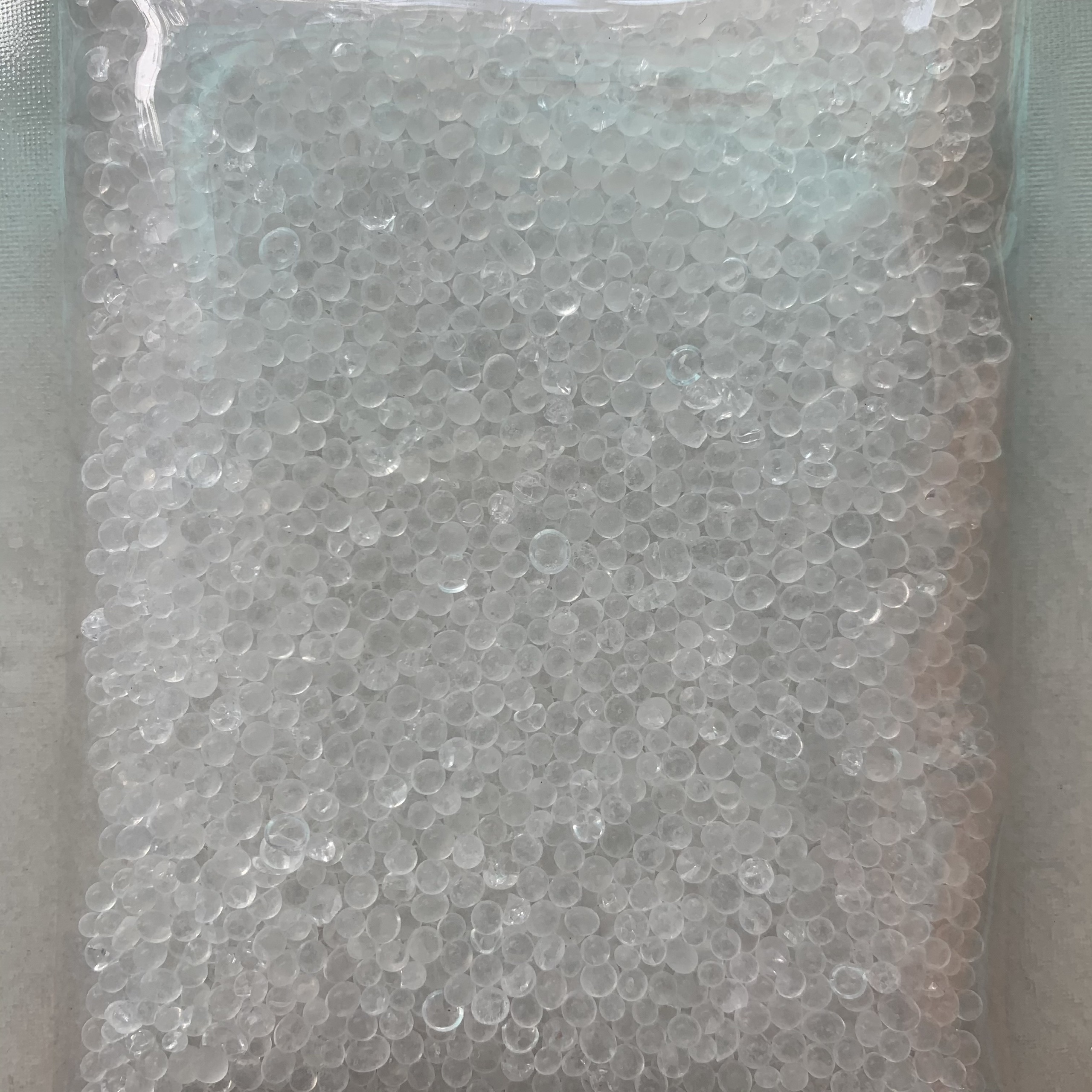 Silica gel - hạt hút ẩm trắng Silica gel - hạt hút ẩm trắng