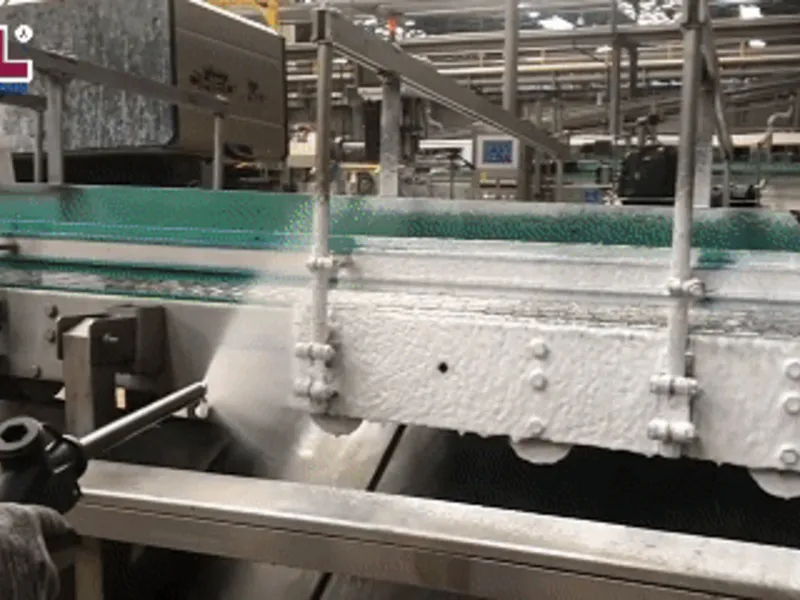 Giải pháp tối ưu cho nhà bếp công nghiệp: Tẩy sạch dầu mỡ