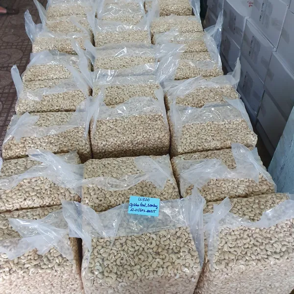 Hạt điều (Cashew nuts)