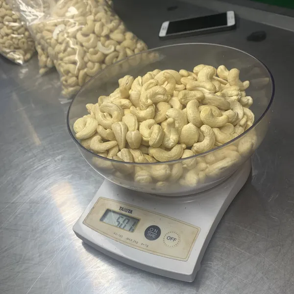 Hạt điều (Cashew nuts)