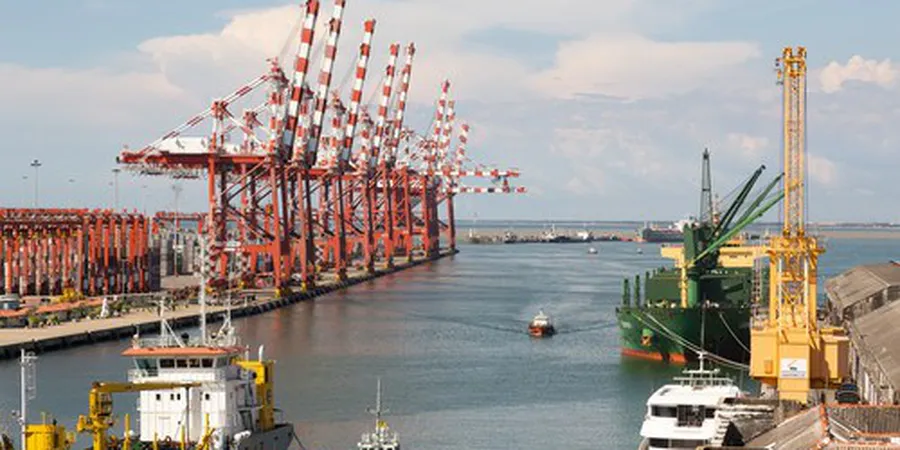 Four new container vessels in Chittagong-Colombo route to lessen export backlog