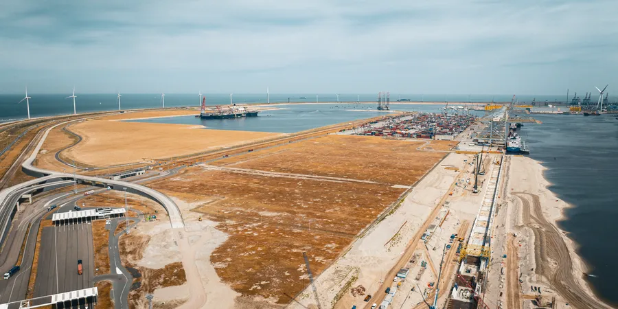Rotterdam World Gateway to increase capacity by 1.8 million TEUs