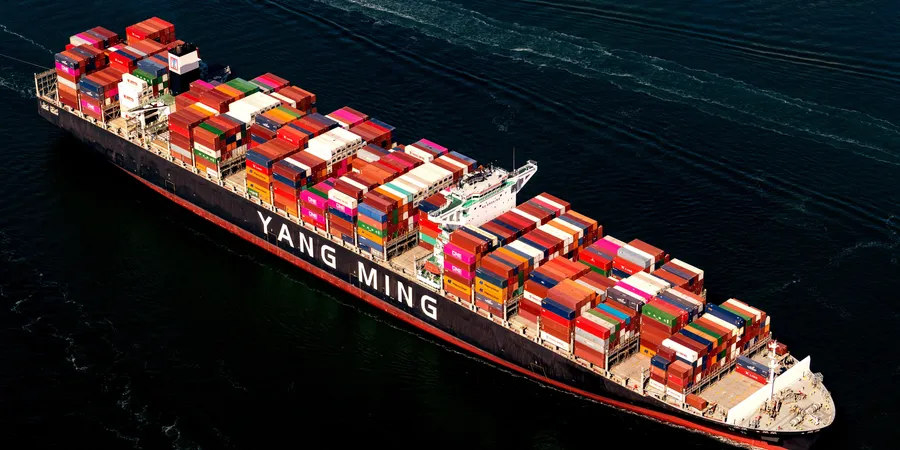 Yang Ming adds new 11,000 TEU container vessel