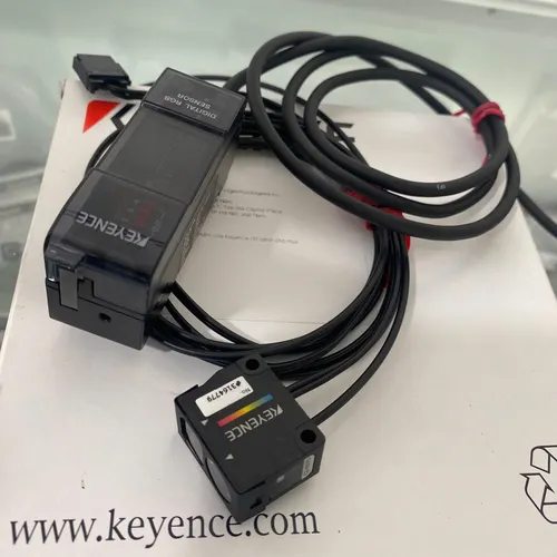 Bộ cảm biến màu keyence CZ-V21A kèm head CZ-H