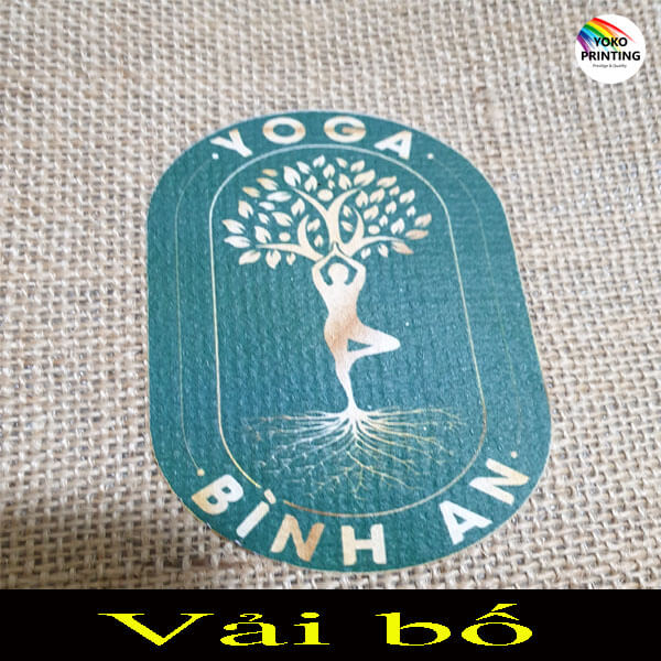 in anh pet len vai bo thua