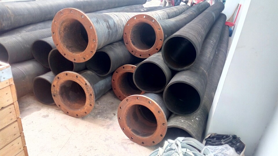 ống cao su bơm xi măng gắn hai đầu mặt bích