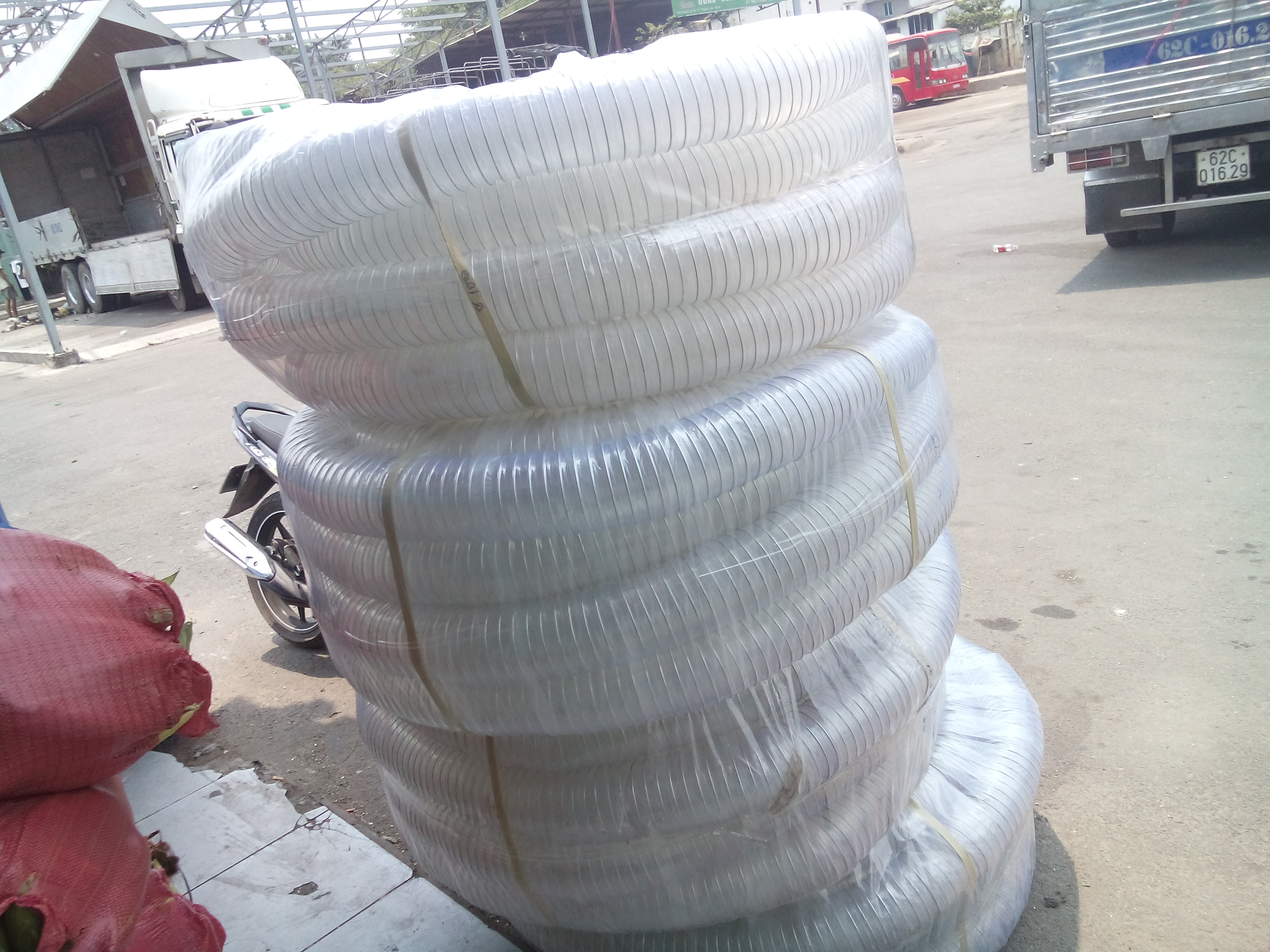 Ống hút bụi lõi thép