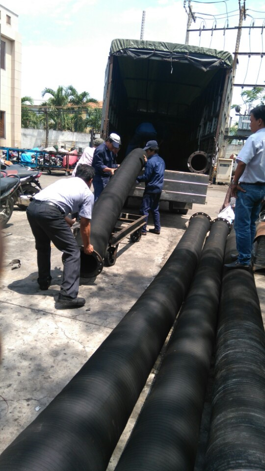 ống cao su hút cát tại Bến Tre