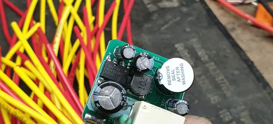 Lắp Bộ Chống Cắm Nhầm Điện 220V Cho Máy Hút Ẩm