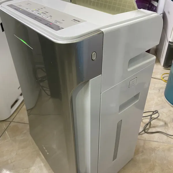 Máy Lọc Không Khí Tạo Ẩm Sanyo ABC-VWK71C Khử Mùi Diệt Khuẩn Thông Minh Nội Địa Nhật