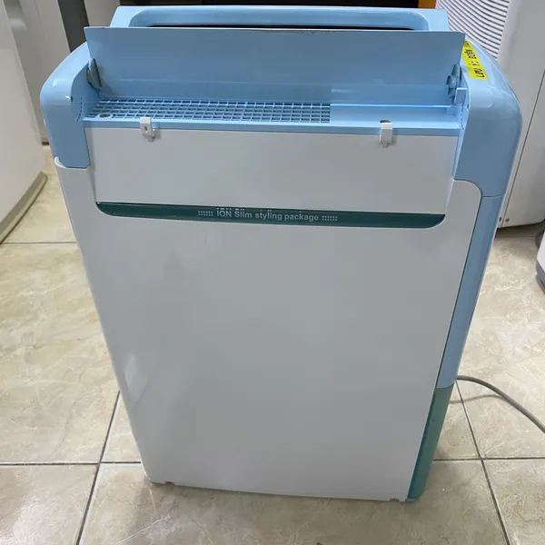 Máy hút ẩm, sấy quần áo Toshiba RAD-63DRX nội địa Nhật