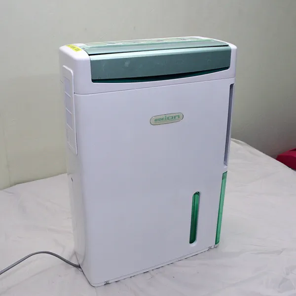 Máy hút ẩm, sấy quần áo Toshiba RAD-63DYX nội địa Nhật
