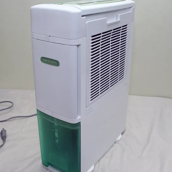 Máy hút ẩm, sấy quần áo Toshiba RAD-63DYX nội địa Nhật