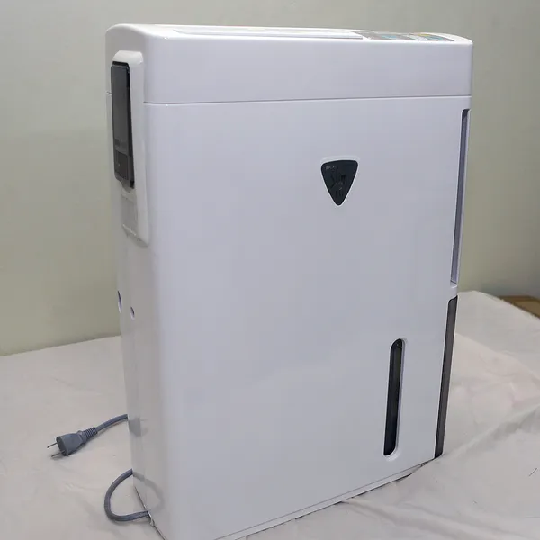Máy hút ẩm, sấy quần áo Toshiba RAD-100ST nội địa Nhật