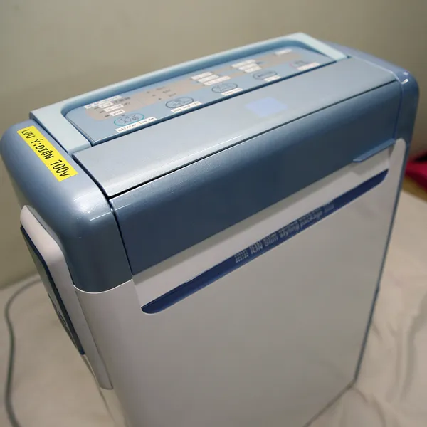 Máy hút ẩm, sấy quần áo Toshiba RAD-63DRX nội địa Nhật