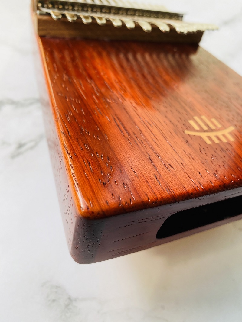 đàn kalimba 17 phím âm đáy gỗ hoa lê đỏ kalinh đàn kalimba 17 phím âm đáy gỗ hoa lê đỏ kalinh