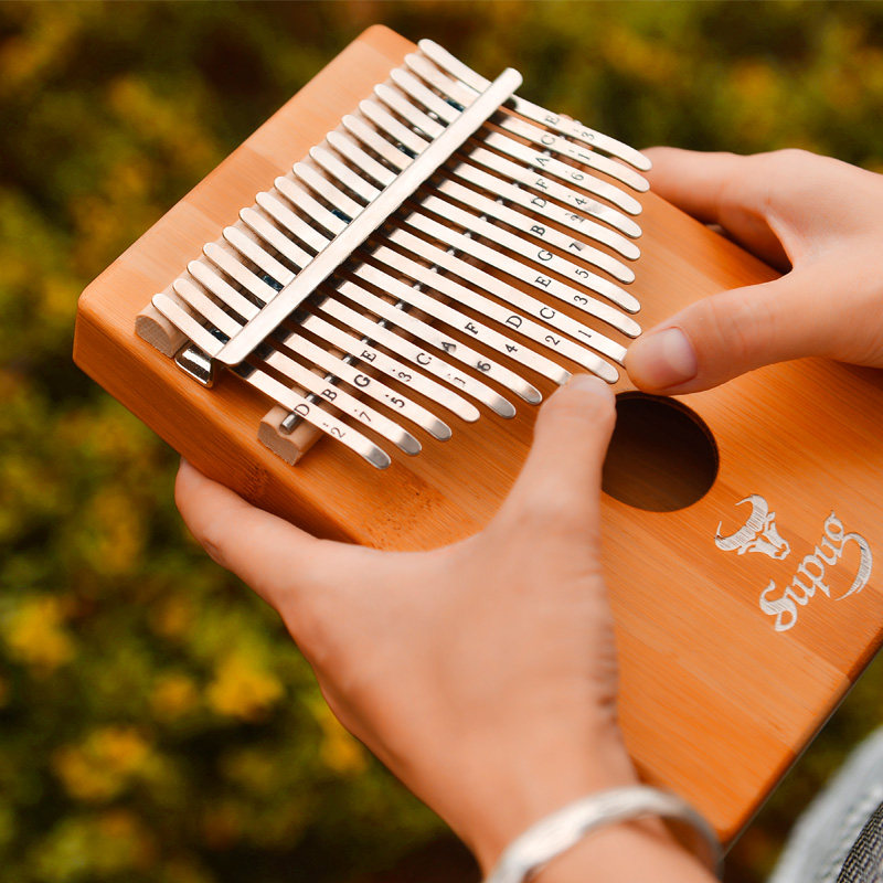 Đàn Kalimba nguyên khối với trong vang Đàn Kalimba nguyên khối với trong vang