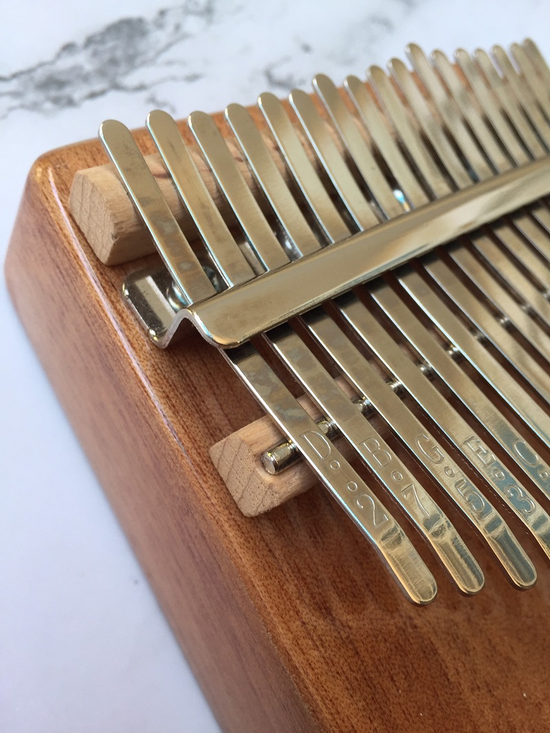 Đàn Kalimba 17 Phím Gỗ Mun Ebony Âm Đáy Vũ Công Purm KaLinh Đàn Kalimba 17 Phím Gỗ Mun Ebony Âm Đáy Vũ Công Purm KaLinh