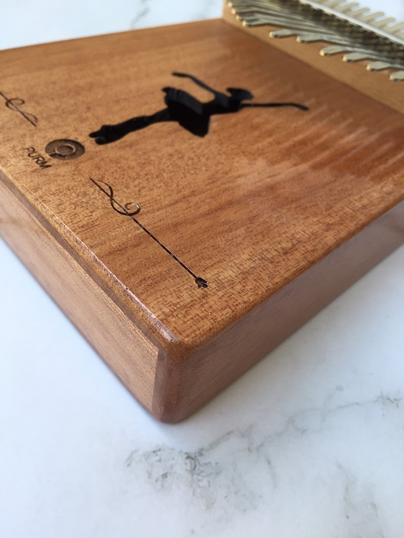 Đàn Kalimba 17 Phím Gỗ Mun Ebony Âm Đáy Vũ Công Purm KaLinh Đàn Kalimba 17 Phím Gỗ Mun Ebony Âm Đáy Vũ Công Purm KaLinh