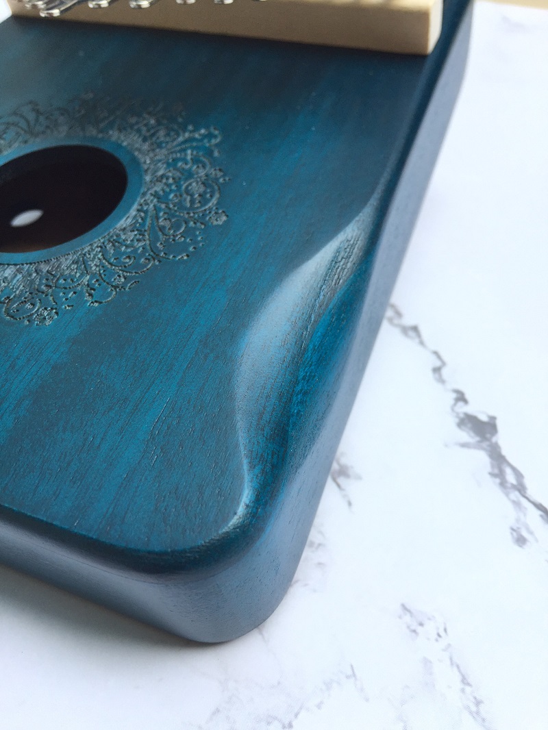 Đàn Kalimba 17 Phím Gỗ Mahogany Viền Đậm Bo Góc Classic XinZheng KaLinh Đàn Kalimba 17 Phím Gỗ Mahogany Viền Đậm Bo Góc Classic XinZheng KaLinh