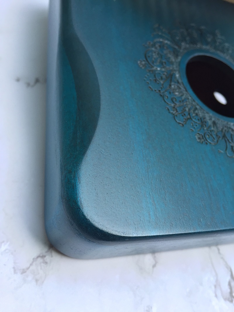 Đàn Kalimba 17 Phím Gỗ Mahogany Viền Đậm Bo Góc Classic XinZheng KaLinh Đàn Kalimba 17 Phím Gỗ Mahogany Viền Đậm Bo Góc Classic XinZheng KaLinh