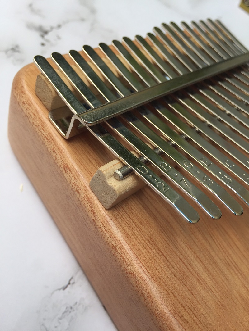 Đàn Kalimba 17 Phím Gỗ Mahogany Bo Góc Classic XinZheng KaLinh Đàn Kalimba 17 Phím Gỗ Mahogany Bo Góc Classic XinZheng KaLinh