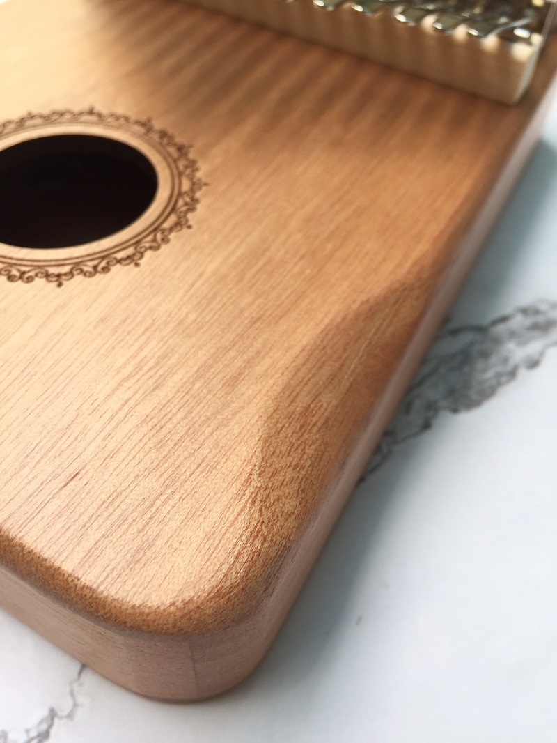 Đàn Kalimba 17 Phím Gỗ Mahogany Bo Góc Classic XinZheng KaLinh Đàn Kalimba 17 Phím Gỗ Mahogany Bo Góc Classic XinZheng KaLinh