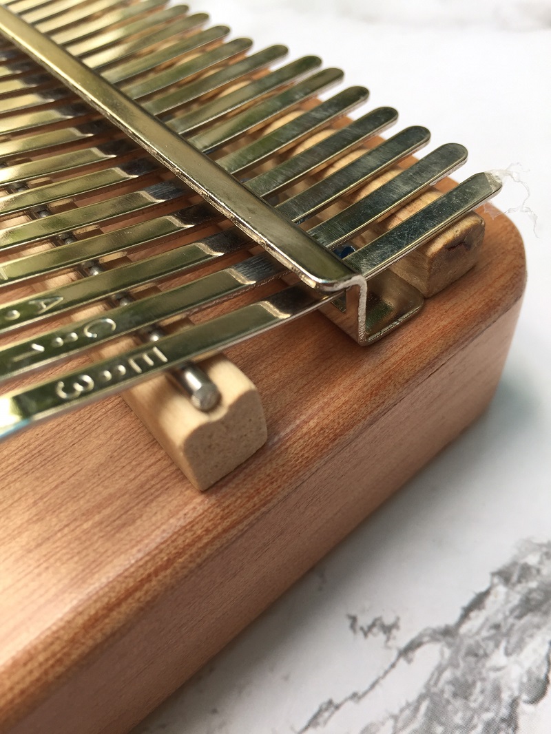 Đàn Kalimba 17 Phím Gỗ Mahogany Bo Góc Classic XinZheng KaLinh Đàn Kalimba 17 Phím Gỗ Mahogany Bo Góc Classic XinZheng KaLinh