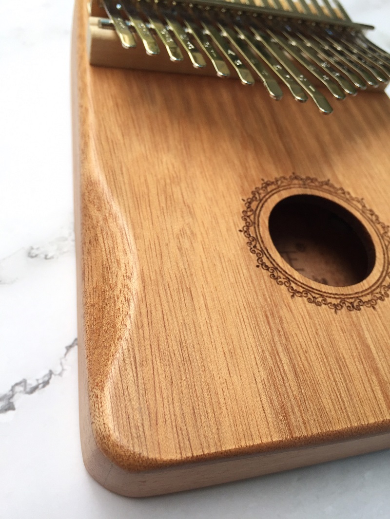 Đàn Kalimba 17 Phím Gỗ Mahogany Bo Góc Classic XinZheng KaLinh Đàn Kalimba 17 Phím Gỗ Mahogany Bo Góc Classic XinZheng KaLinh