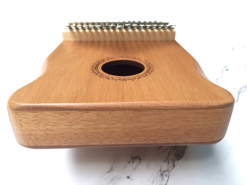 Đàn Kalimba 17 Phím Gỗ Mahogany Bo Góc Classic XinZheng KaLinh Đàn Kalimba 17 Phím Gỗ Mahogany Bo Góc Classic XinZheng KaLinh