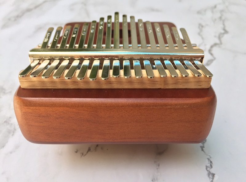 Đàn Kalimba 17 Phím Gỗ Mahogany Bo Góc Classic XinZheng KaLinh Đàn Kalimba 17 Phím Gỗ Mahogany Bo Góc Classic XinZheng KaLinh