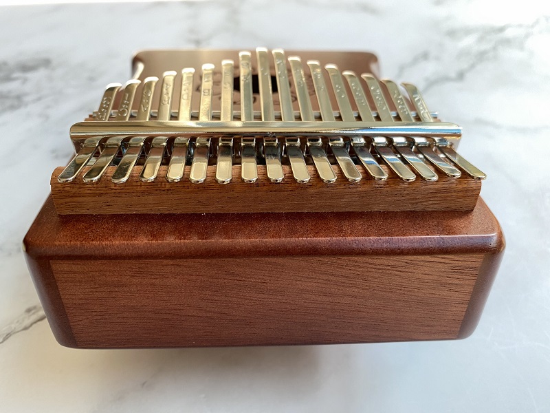 Đàn Kalimba 17 Phím Gỗ Mahogany Sen Phật Classic Andrew KaLinh Đàn Kalimba 17 Phím Gỗ Mahogany Sen Phật Classic Andrew KaLinh
