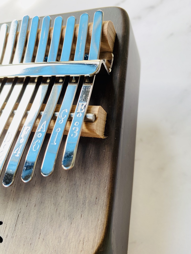 Đàn Kalimba 17 Phím Gỗ Mahogany Hươu Nâu Classic KaLinh Đàn Kalimba 17 Phím Gỗ Mahogany Hươu Nâu Classic KaLinh