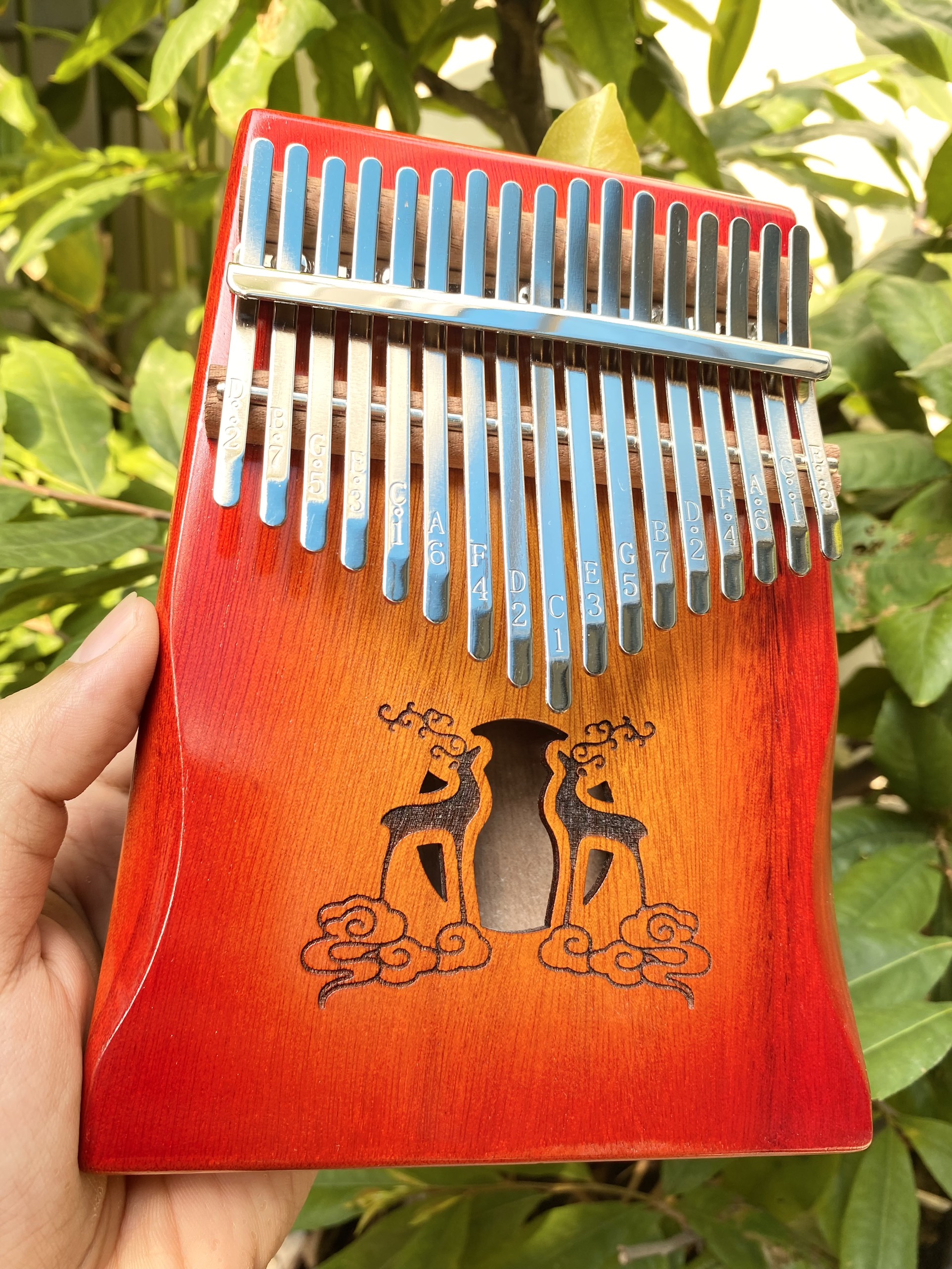 Đàn Kalimba 17 Phím Classic Mahogany Đỏ Hươu Đôi Hluru Đàn Kalimba 17 Phím Classic Mahogany Đỏ Hươu Đôi Hluru