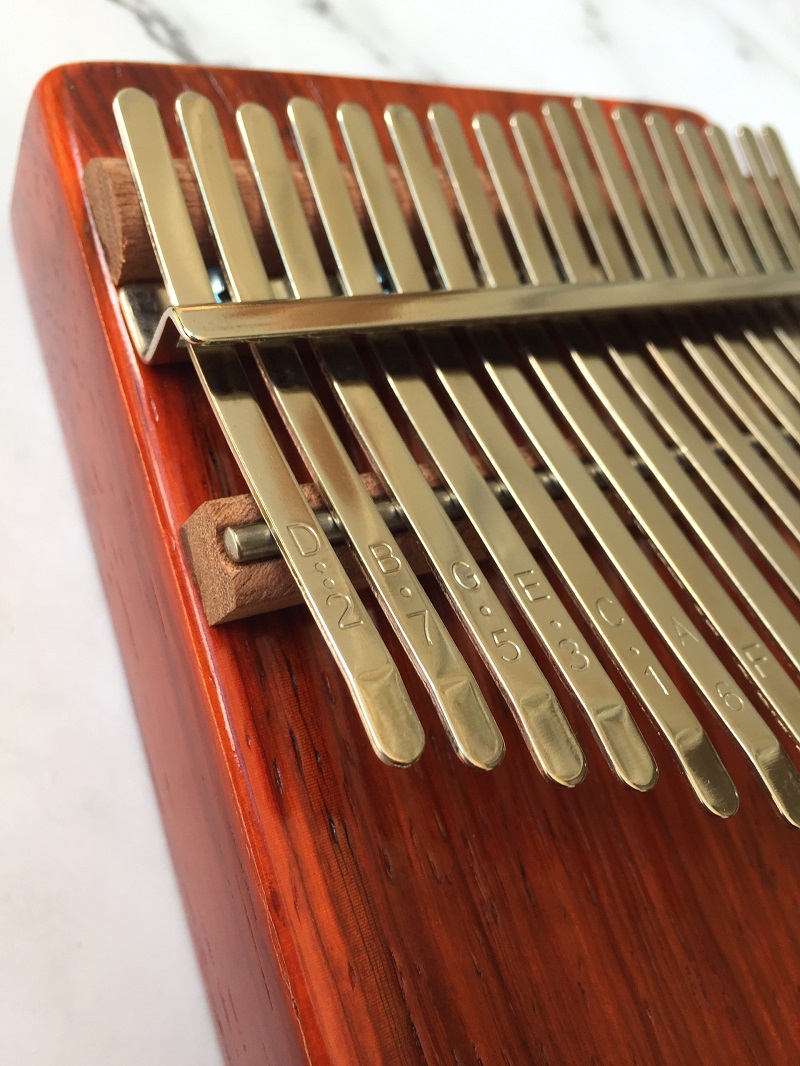 Đàn Kalimba 17 Phím Gỗ Nguyên Khối Hoa Lê Đỏ KaLinh Đàn Kalimba 17 Phím Gỗ Nguyên Khối Hoa Lê Đỏ KaLinh
