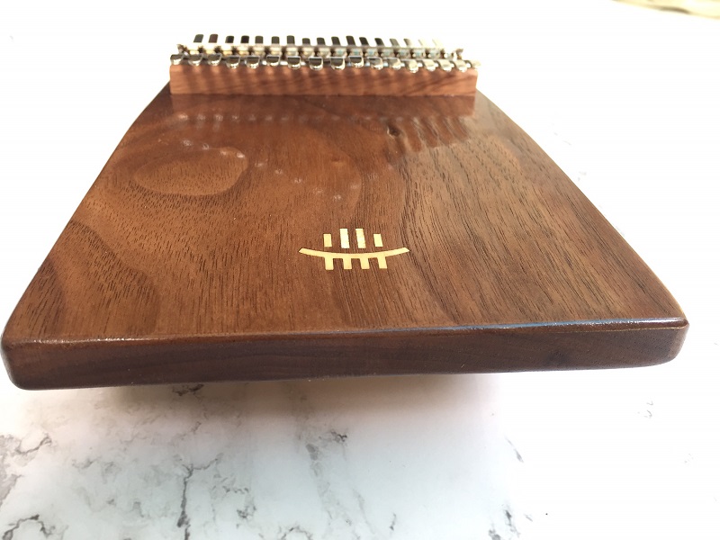 Đàn Kalimba 17 Phím Gỗ Nguyên Khối Walnut KaLinh Đàn Kalimba 17 Phím Gỗ Nguyên Khối Walnut KaLinh
