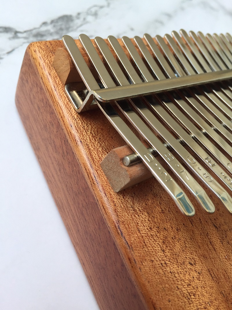 Đàn Kalimba 17 Phím Gỗ Mahogany Khảm Anh Đào Trắng KaLinh Đàn Kalimba 17 Phím Gỗ Mahogany Khảm Anh Đào Trắng KaLinh