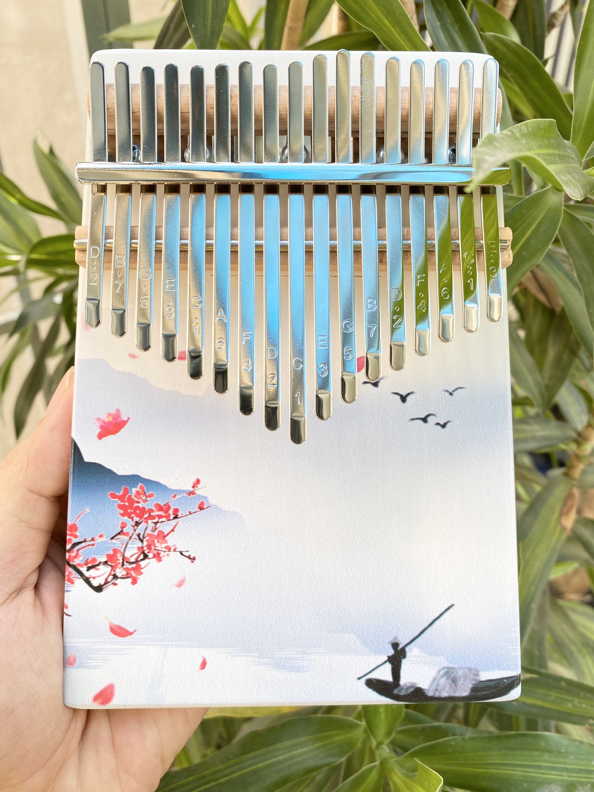 Đàn Kalimba 17 Phím Nguyên Khối Art KaLinh Thuyền Trắng Đàn Kalimba 17 Phím Nguyên Khối Art KaLinh Thuyền Trắng