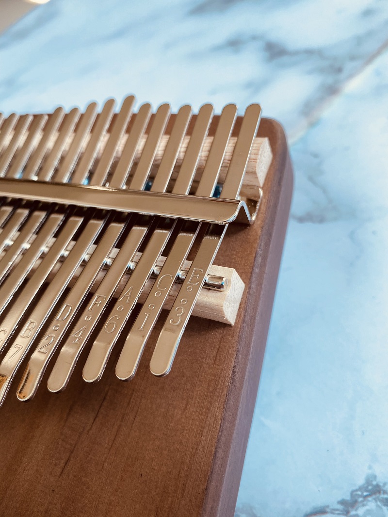 Đàn Kalimba 17 Phím Gỗ Mahogany Nguyên Khối Hươu Nâu KaLinh Đàn Kalimba 17 Phím Gỗ Mahogany Nguyên Khối Hươu Nâu KaLinh