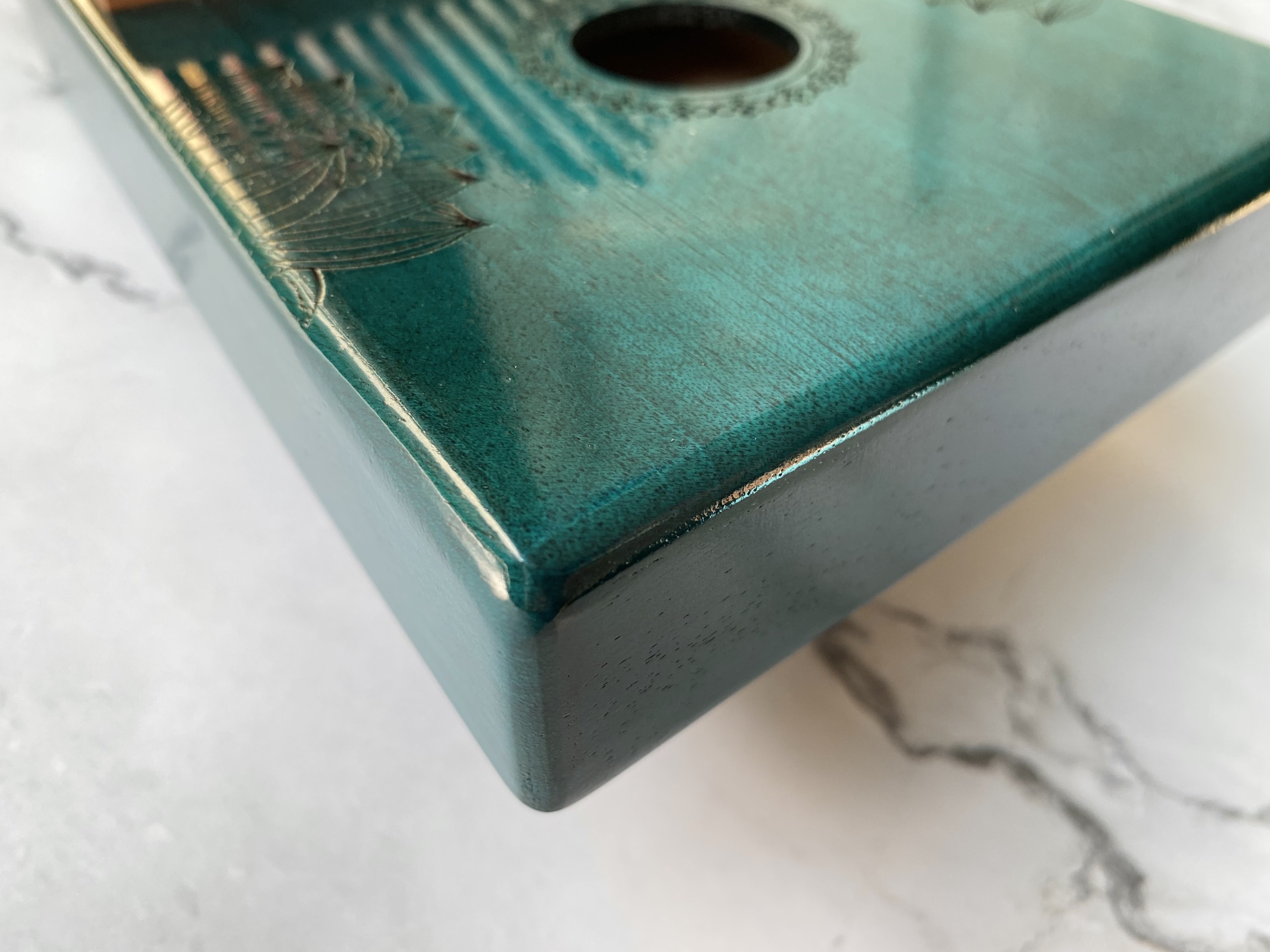 Đàn Kalimba 17 Phím Sen Huashu Xanh Gỗ Mahogany Classic Vuông Đàn Kalimba 17 Phím Sen Huashu Xanh Gỗ Mahogany Classic Vuông