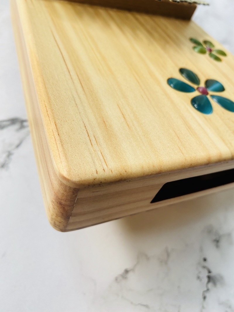 Đàn Kalimba 17 Phím Âm Đáy Khảm Hoa Purm Gỗ Mahogany / Vân Sam Đàn Kalimba 17 Phím Âm Đáy Khảm Hoa Purm Gỗ Mahogany / Vân Sam