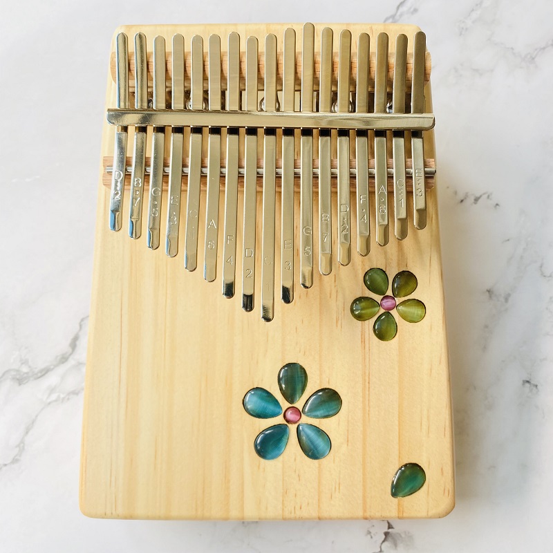 Đàn Kalimba 17 Phím Âm Đáy Khảm Hoa Purm Gỗ Mahogany / Vân Sam Đàn Kalimba 17 Phím Âm Đáy Khảm Hoa Purm Gỗ Mahogany / Vân Sam