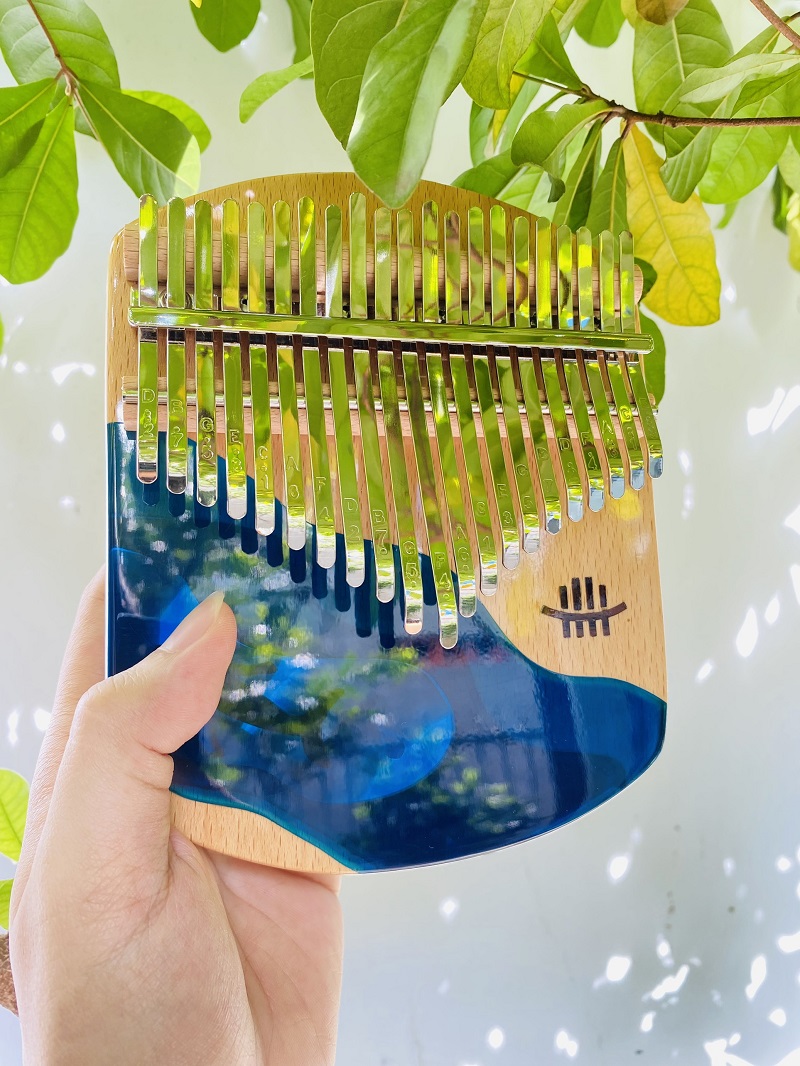 Đàn kalimba 21 phím Gỗ Nguyên Khối Cá Xanh Khảm Bo Góc Đàn kalimba 21 phím Gỗ Nguyên Khối Cá Xanh Khảm Bo Góc
