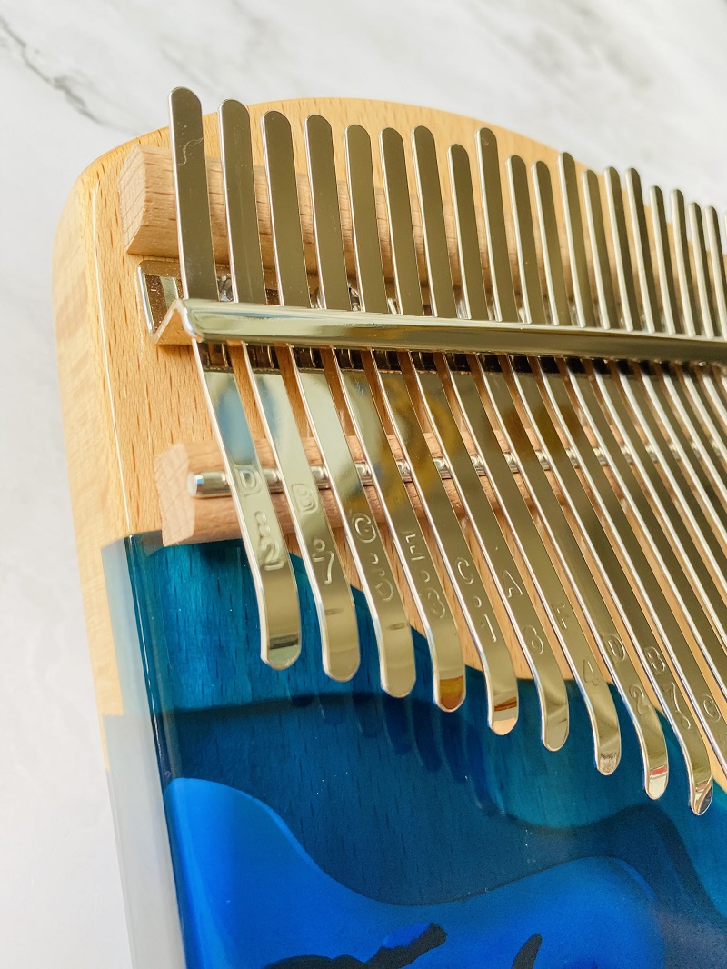Đàn kalimba 21 phím Gỗ Nguyên Khối Cá Xanh Khảm Bo Góc Đàn kalimba 21 phím Gỗ Nguyên Khối Cá Xanh Khảm Bo Góc