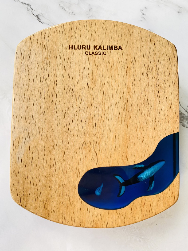 Đàn kalimba 21 phím Gỗ Nguyên Khối Cá Xanh Khảm Bo Góc Đàn kalimba 21 phím Gỗ Nguyên Khối Cá Xanh Khảm Bo Góc