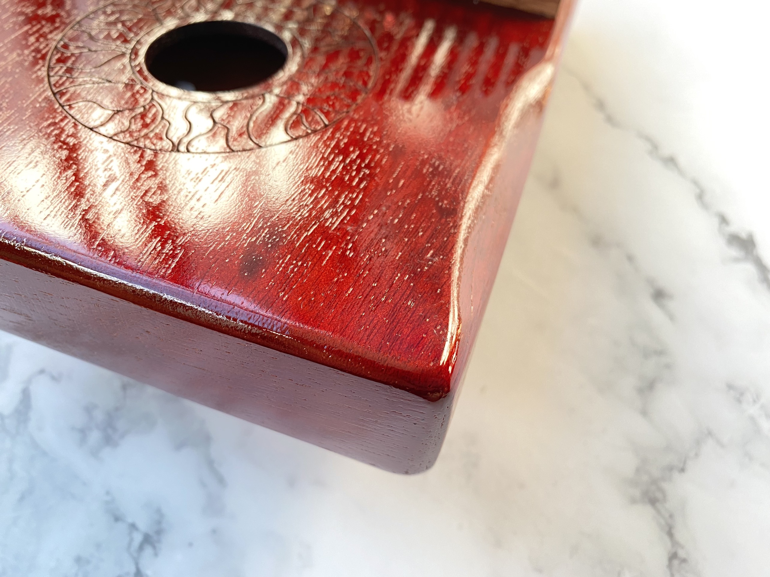 Đàn Kalimba 21 Phím Sen Huashu Mahogany Đỏ Classic Bo Đàn Kalimba 21 Phím Sen Huashu Mahogany Đỏ Classic Bo
