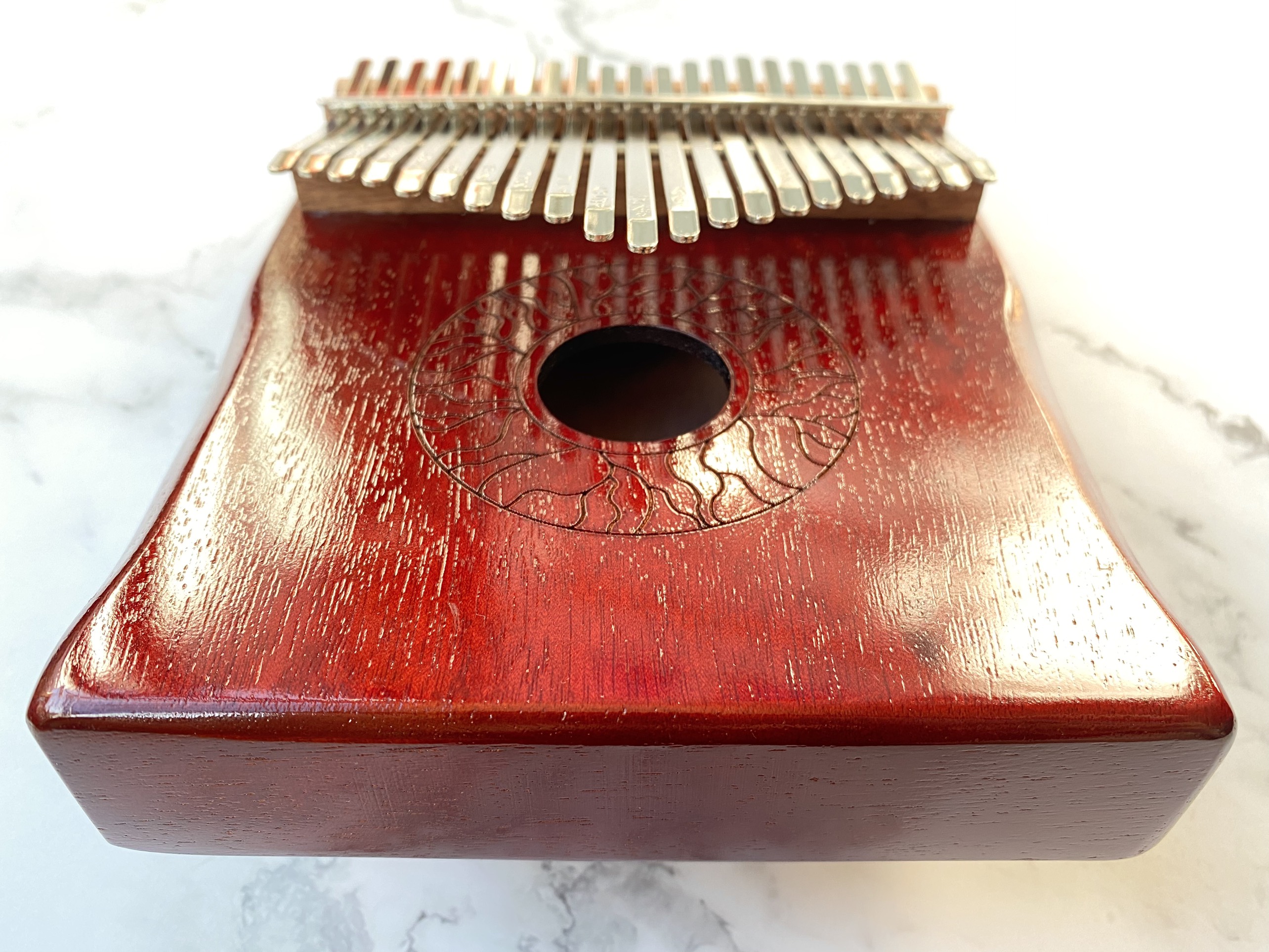 Đàn Kalimba 21 Phím Sen Huashu Mahogany Đỏ Classic Bo Đàn Kalimba 21 Phím Sen Huashu Mahogany Đỏ Classic Bo