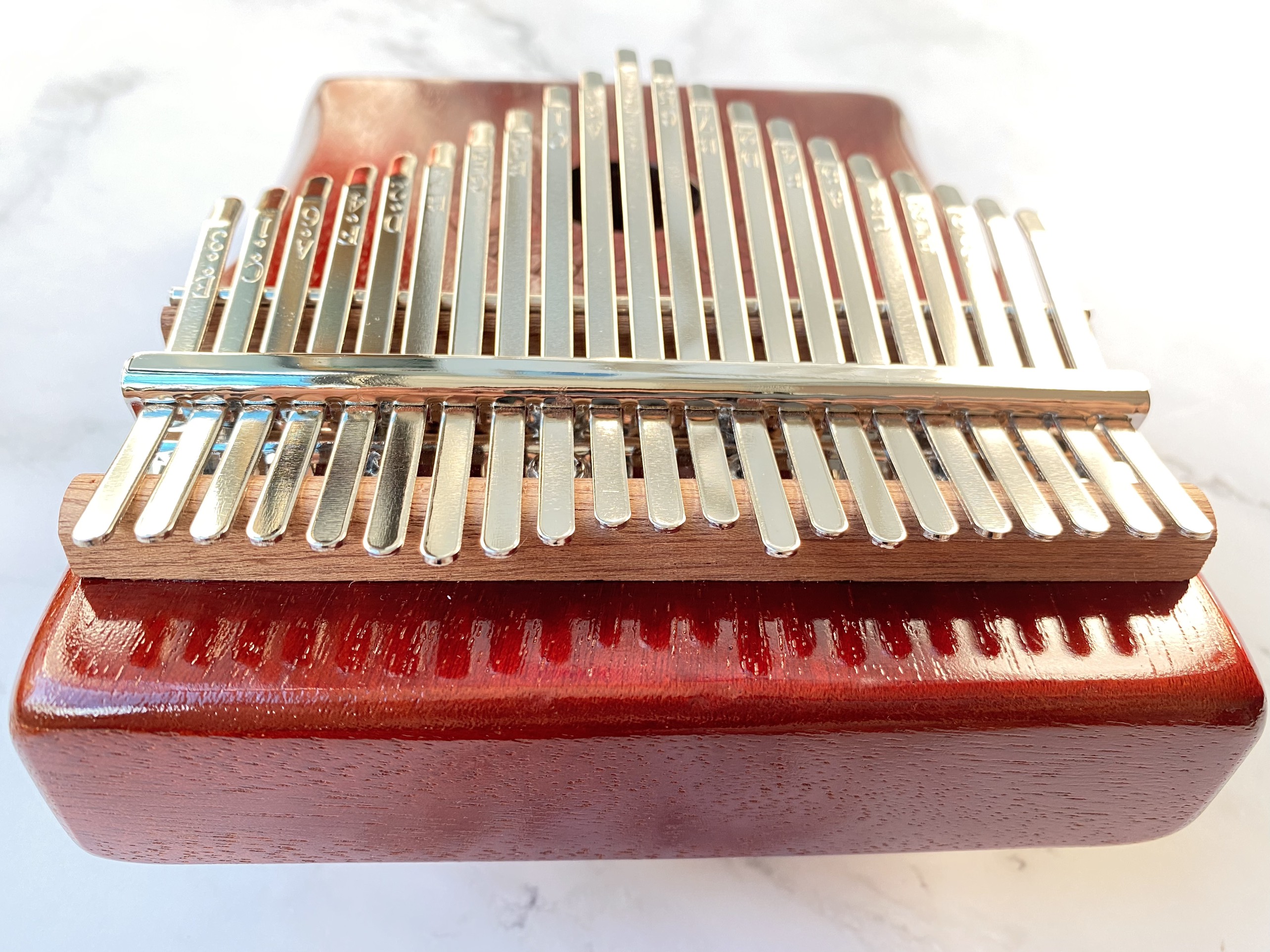Đàn Kalimba 21 Phím Sen Huashu Mahogany Đỏ Classic Bo Đàn Kalimba 21 Phím Sen Huashu Mahogany Đỏ Classic Bo