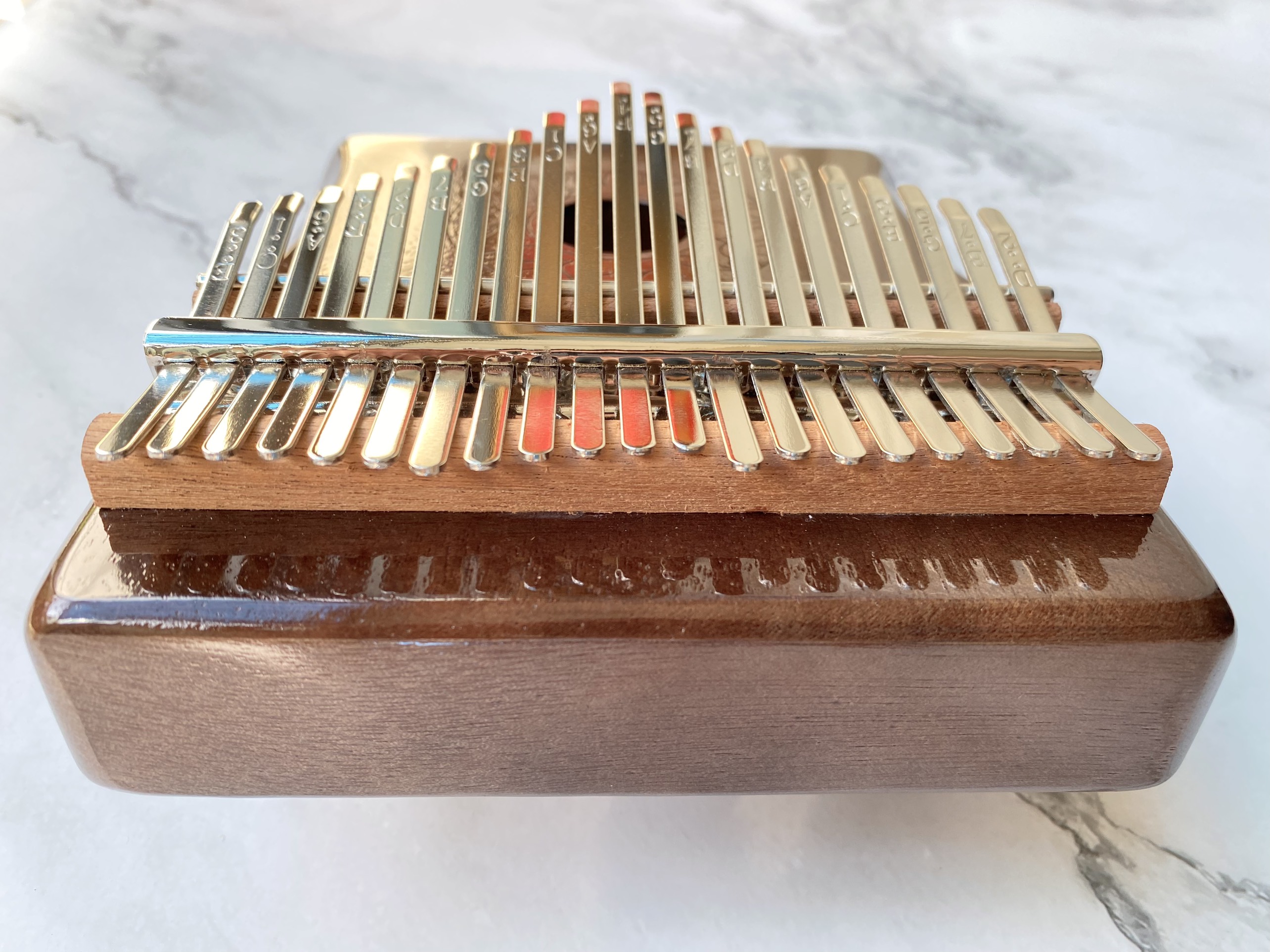 Đàn Kalimba Huashu Classic Gỗ Mahogany Nâu Tròn 21 Phím Đàn Kalimba Huashu Classic Gỗ Mahogany Nâu Tròn 21 Phím